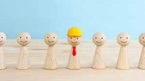 Il preposto è la persona che sovrintende alla attività lavorativa e garantisce l’attuazione delle direttive ricevute, controllandone la corretta esecuzione da parte dei lavoratori